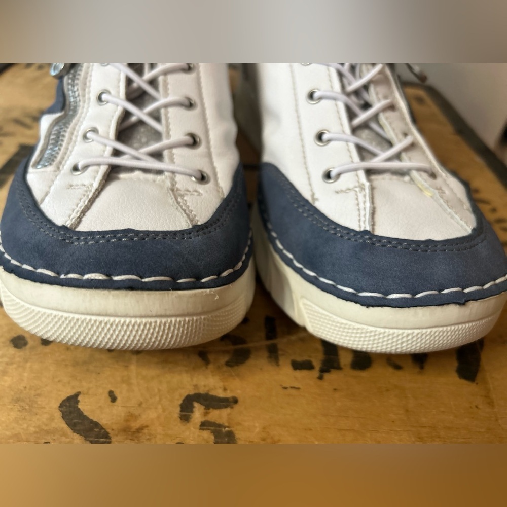Rieker sneaker / like new - Picture 9 of 14